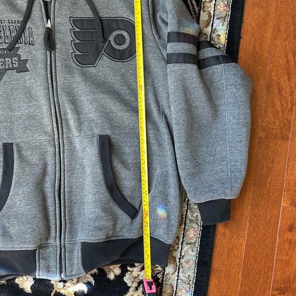 Men’s Philadelphia Flyers reversible heavy weight fleece hoodie. Gray/Black - Picture 7 of 10